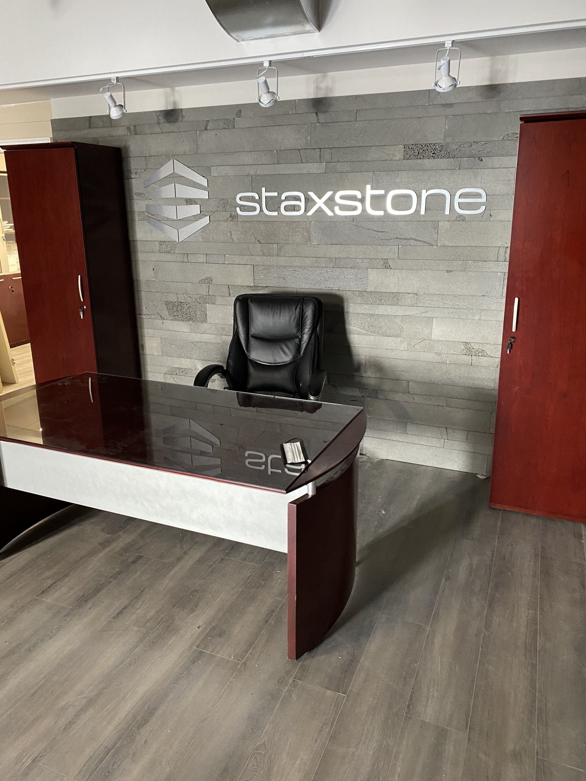 Showroom After | Planc Platinum | Natural Stone Veneer DIY Projects Image -609d20f210873